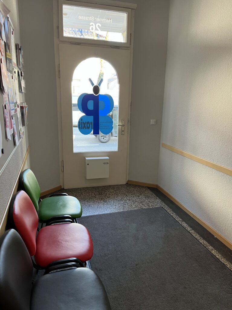 Eingang Praxis Psychotherapie für Kinder, Jugendliche 